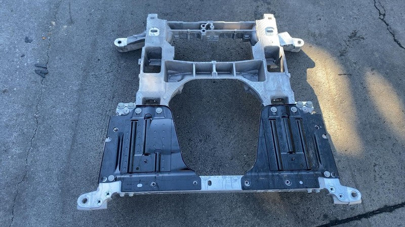 PT00613517-G ⭕ 2025 Rivian R1S Front Subframe Crossmember Undercarriage K-Frame PT00613517-G