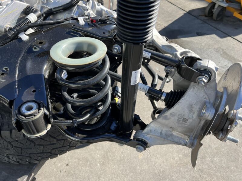 1120980-00-J 20-23 Tesla Model Y Electric Rear Drive Unit Performance w Subframe 1120980-00-J