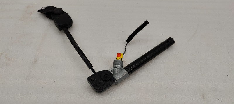⭕17-23 Tesla Model 3 Front Right 1st Row Seat Belt Lap Pretensioner 10