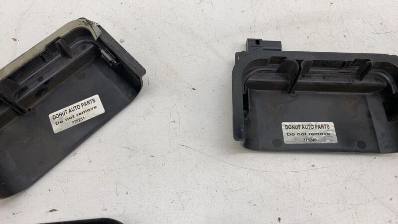 106938300B 16-20 Model X Quarter Panel Rubber Flap & Air Shroud Vent Extractor 1069383-00-B