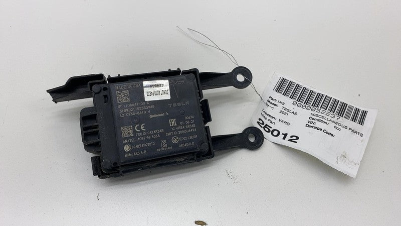 1108647 00 D 2016-2024 Tesla Model S MS Seven Pin Perpendicular Radar Sensor 7-Pin + Bracket