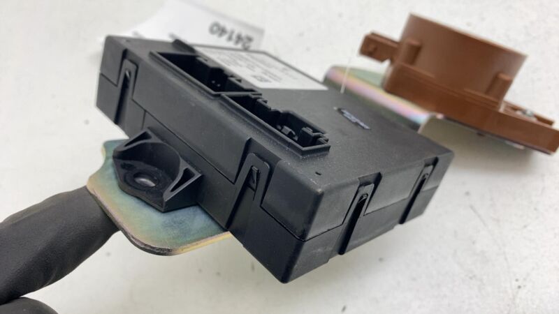 670104525 ⭕2017-2020 Maserati Levante Liftgate Power Control Module & Alarm Horn 670104525