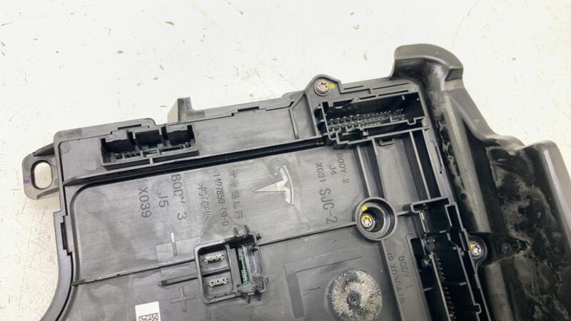 156735900B 17-23 Model 3 Left Low Voltage Controller Electronic Control Module 1567455-00-C