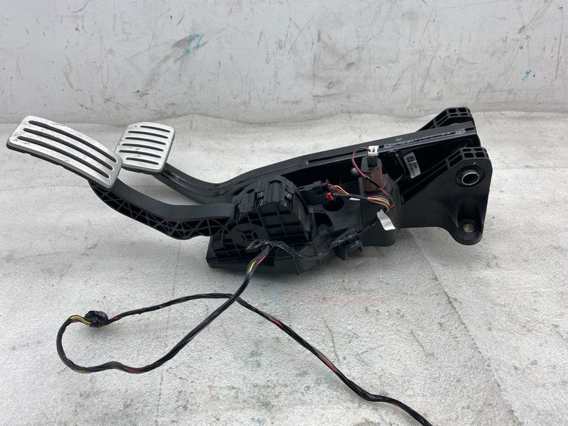 1188691 00 B ⭕ 2020-2023 Tesla Model Y Accelerator and Brake Pedal Pad Assembly 1188691-00-B