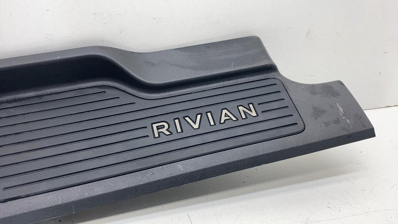 C100219779C ⭕ 25 Rivian R1S Rear Right Scuff Plate Panel w/ C-Pillar Cover Trim C100219779-C