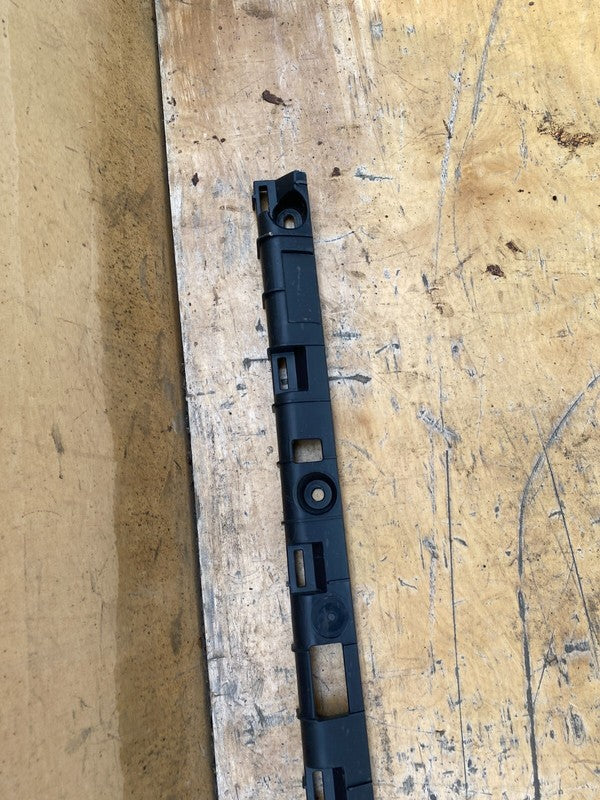 104669100B ⭕ 2016-2023 Tesla Model X Rocker Carrier Panel Trim Bracket Right 1046691-00-B