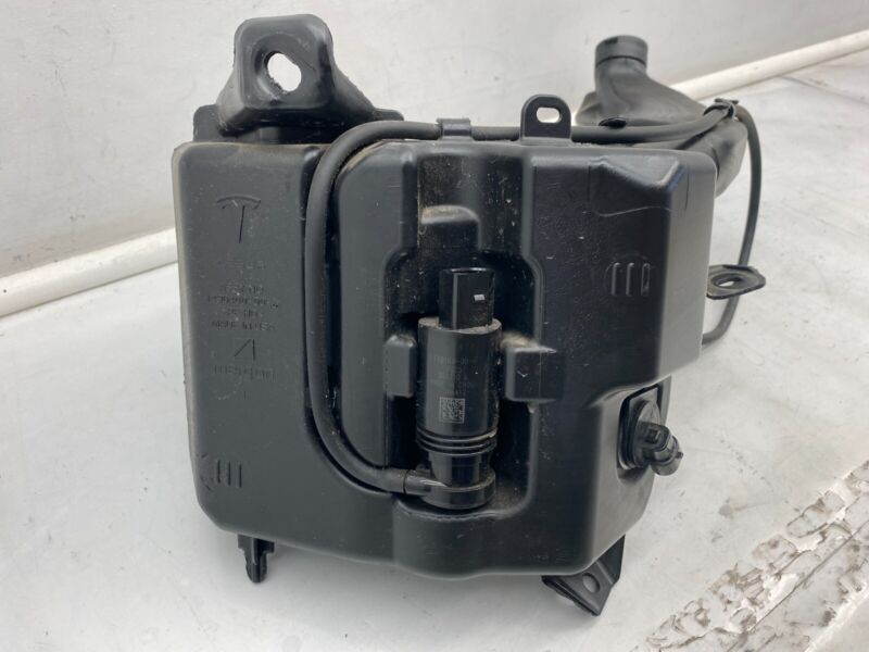 1490400 00 B 20-23 Model Y Windshield Washer System Fluid Tank Reservoir & Motor 1490400-00-B