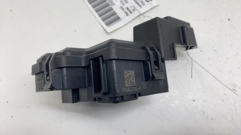 PT00633160 B ⭕ 2025 Rivian R1S Battery Connector Terminal Connection Fuse Box PT00633160-B