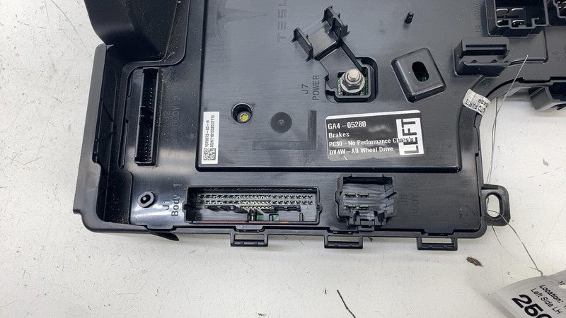 ⭕ 17-20 Model 3 Left Low Voltage Controller Body Control Module LH 107
