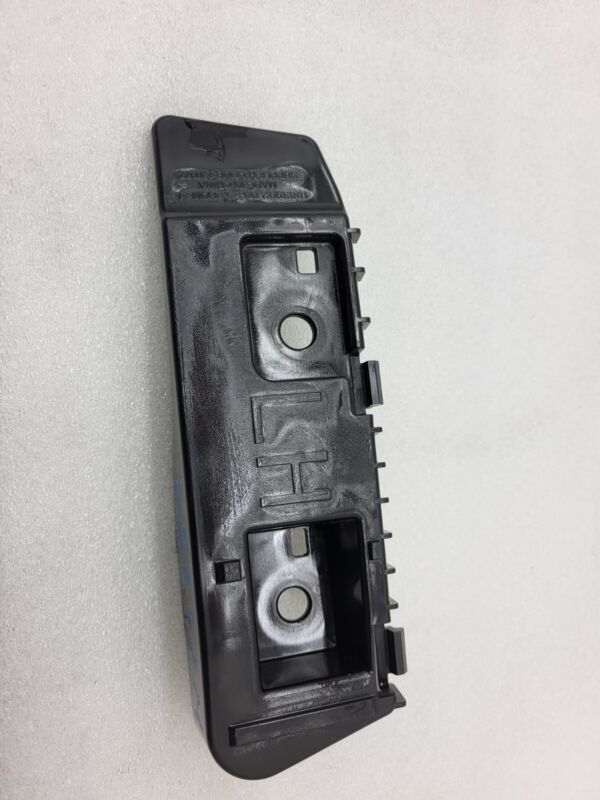 2017-2023 Tesla Model 3 M3 Rear Left Bumper Taillamp Taillight Mount Bracket LH