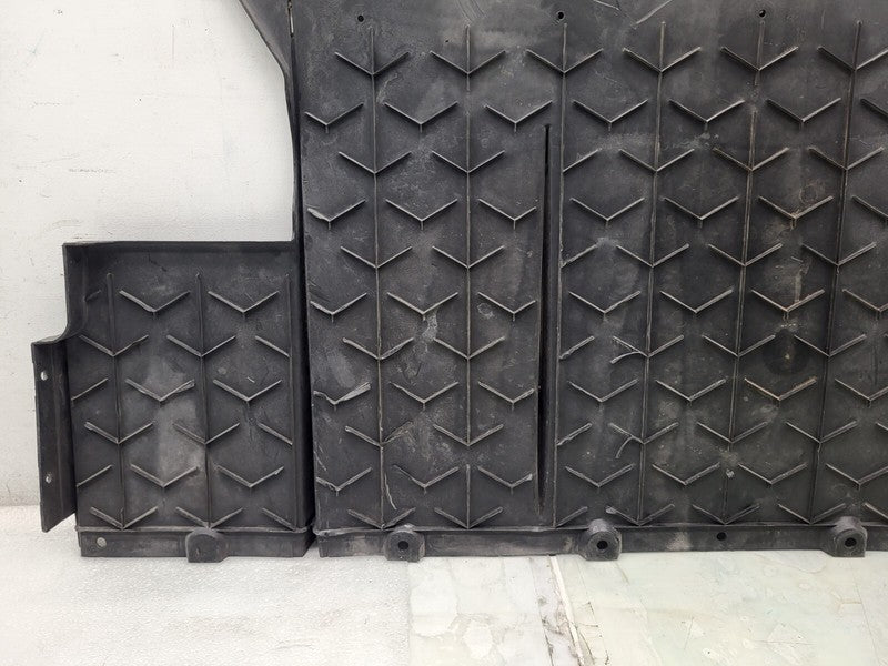 ⭕2016-2020 Tesla Model S Rear Bumper Undertray Splash Shield Trim Cover Assembly