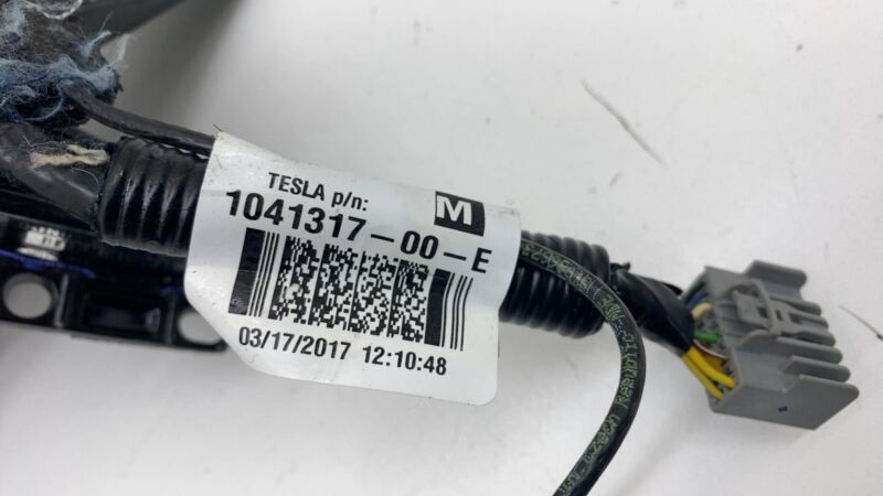 1041317-00-E 16-20 Tesla Model S Left Exterior Rear View Door Mirror Black PBSB 1041317-00-E