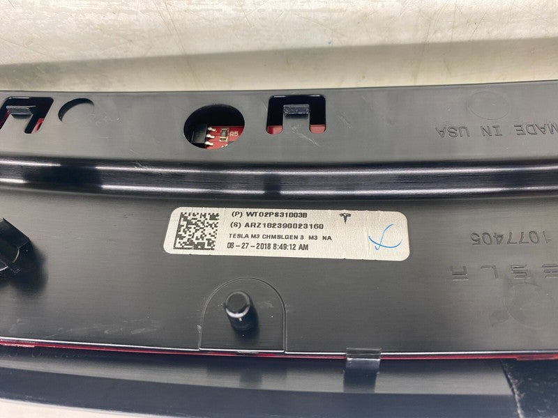 1077405-00-F ⭕ 17-23 Model 3 Rear Package Tray Lamp Inner 3rd Brake Stop Light 1077405-00-F