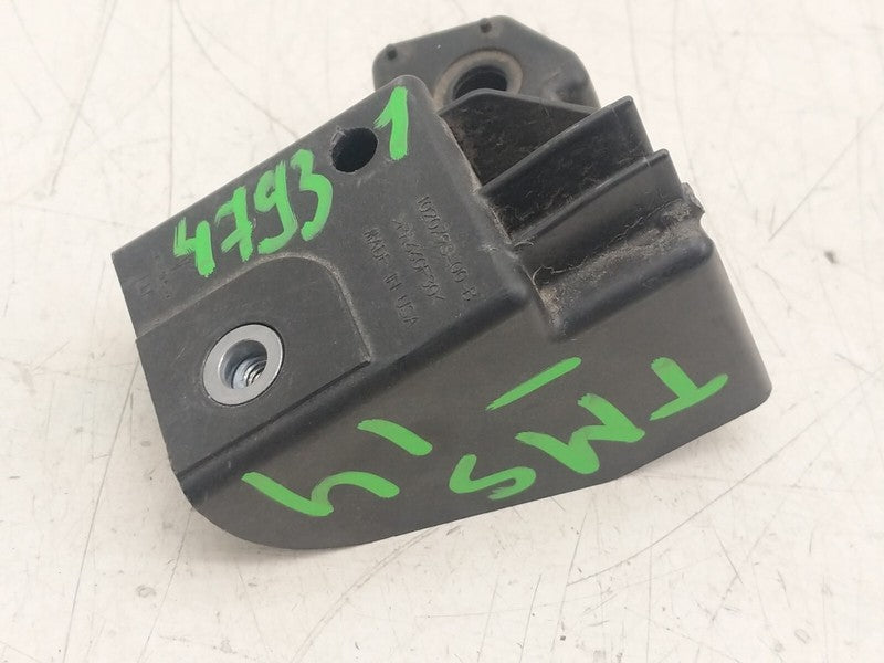 1020793 00 B ⭕ 12-15 Model S Front Driver Side Bumper Guide Support Bracket Left 1020793-00-B