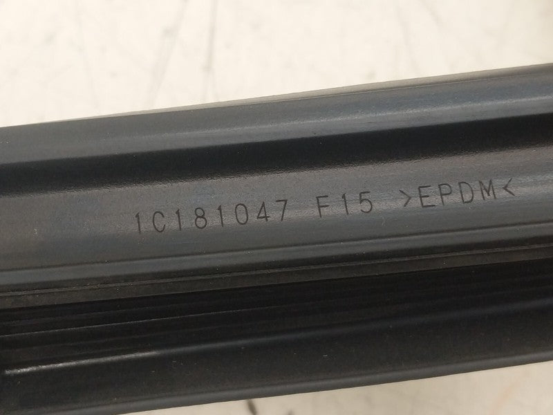 TMS2-U02 ⭕21-23 Tesla Model S Rear Passenger Side Primary Body Seal Closure Right 1606735