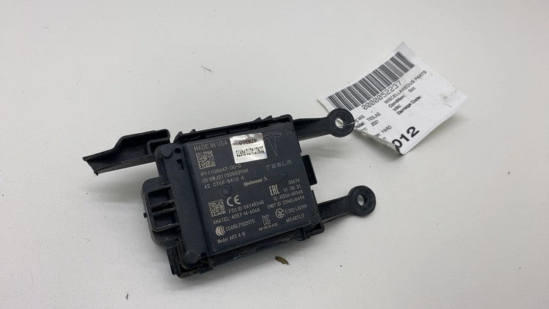 1108647 00 D 2016-2024 Tesla Model S MS Seven Pin Perpendicular Radar Sensor 7-Pin + Bracket