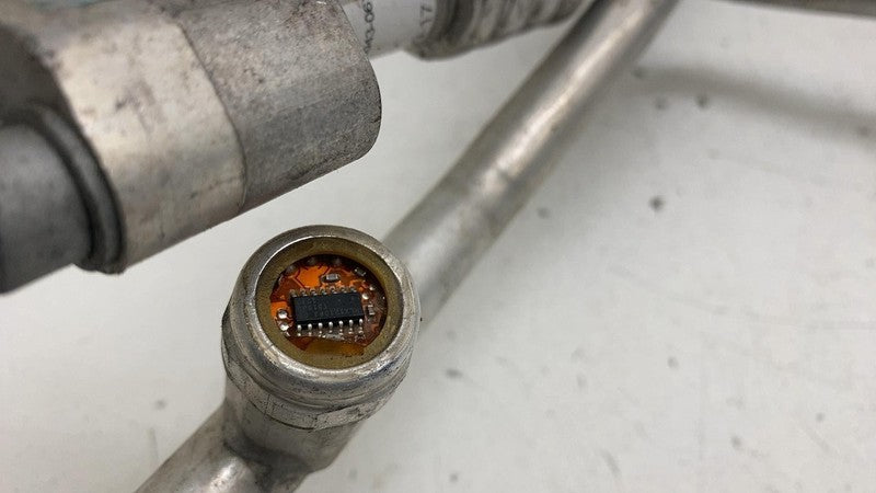 20296610 14-21 BMW i3 Air Conditioning Refrigerant AC Suction Tube Shut Valve 64506820923