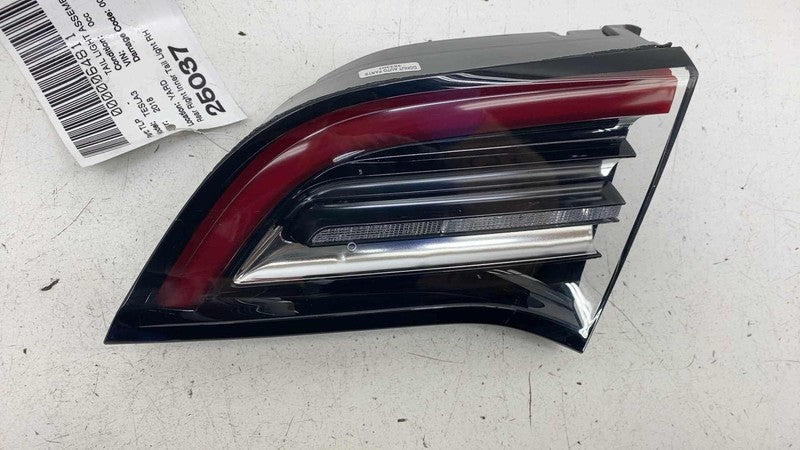 1077402-00-E ⭕ 2017-2023 Model 3 Rear Right Inner Taillight LED Tail Lamp 3-Pin 1077402-00-E