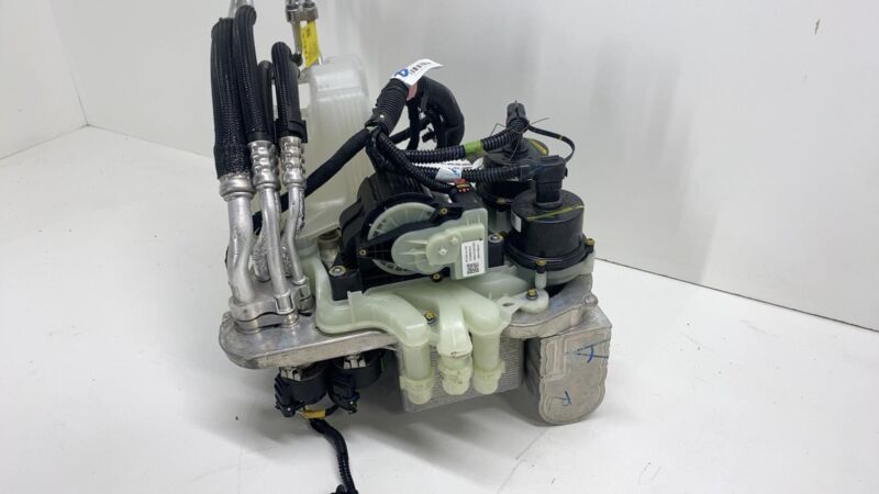 150202200E 20-23 Model Y Supermanifold Refrigerant Chiller + Coolant Reservoir 1549902-00-C