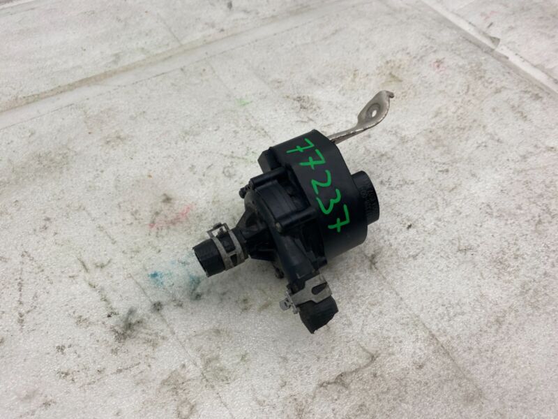 1037328 00 F 2016-2020 Tesla Model X MX Additional Coolant Auxiliary Water Pump 1037328-00-F