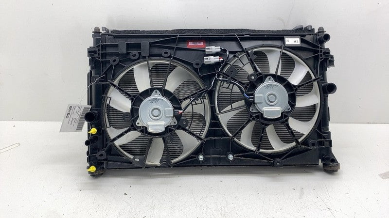 ⭕2023 2024 Toyota Prius Front Main Radiator Condenser Cooling Fan Moto