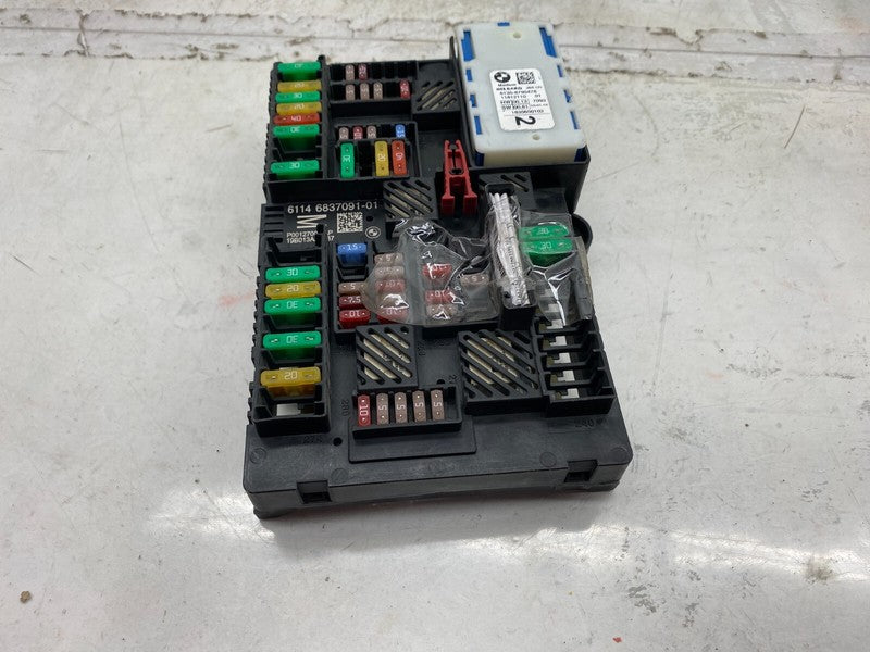 ⭕17-19 BMW 530i 540i G30 Power Distribution Junction Fuse Box Relay 61