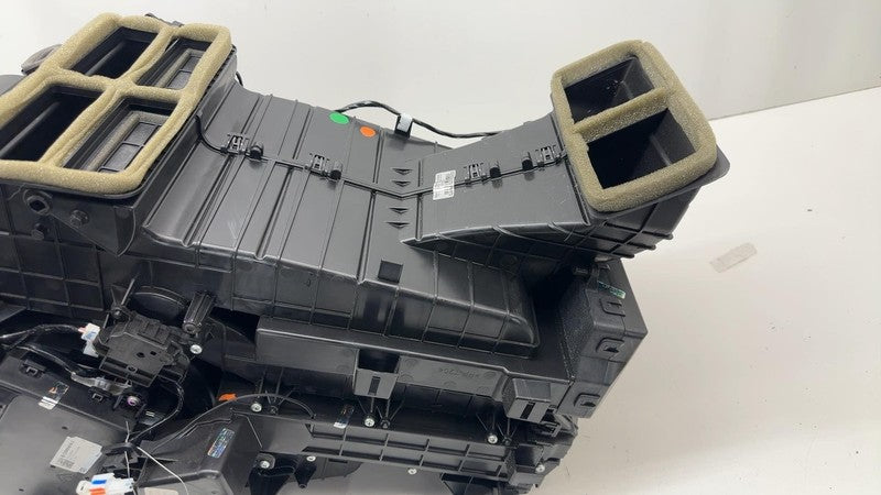 PT00001821-P ⭕ 2022-2024 Rivian R1T Front Heater Core Control Box Blower Housing PT00001821-P