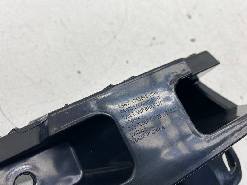 1755642 00 D ⭕ 24-26 Tesla Model 3 Rear Left Taillight Taillamp Lower Bracket LH 1755642-00-D