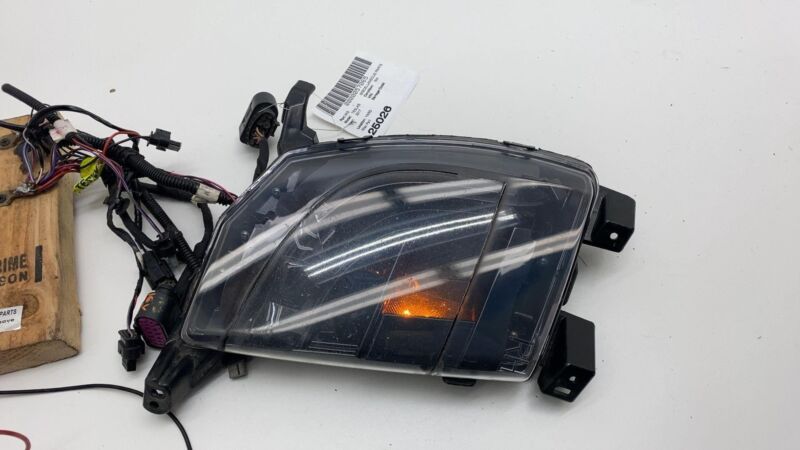 100599600E 12-20 Tesla Model S Front Passenger Fog Light Cornering Lamp Right 1005996-00-E