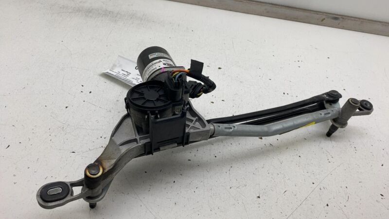 670007561 ⭕ 2017-2020 Maserati Levante Front Windshield Wiper Motor and Linkage 670007561