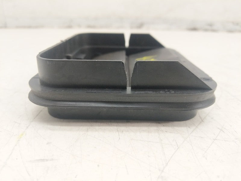 2F2AB280B62AB ⭕ 12-20 Tesla Model S Rear Quarter Panel Rubber Flap Extractor Air Vent Grille