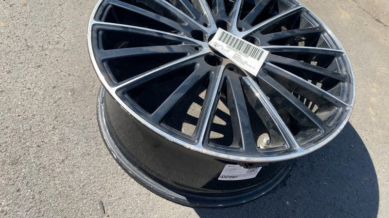 Wheel MERCEDES C-CLASS 19 wheel details poorly photograph