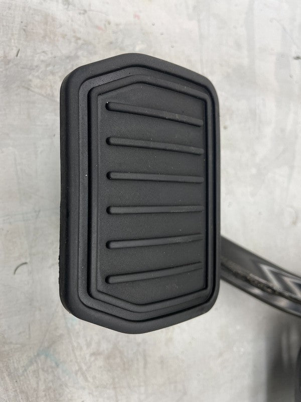 ⭕ 2020-2024 Tesla Model Y Accelerator and Brake Pedal Pad Assembly 118