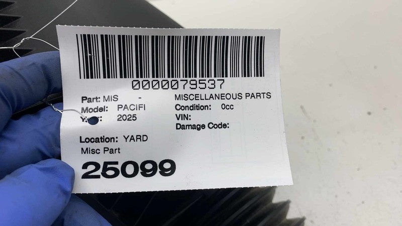 ⭕17-25 Chrysler Pacifica Engine Air Cleaner Intake Filter Housing Box 