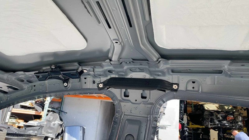 ⭕ 2023-2026 VinFast VF8 Passenger B-Pillar Structural Cutout Right Gra