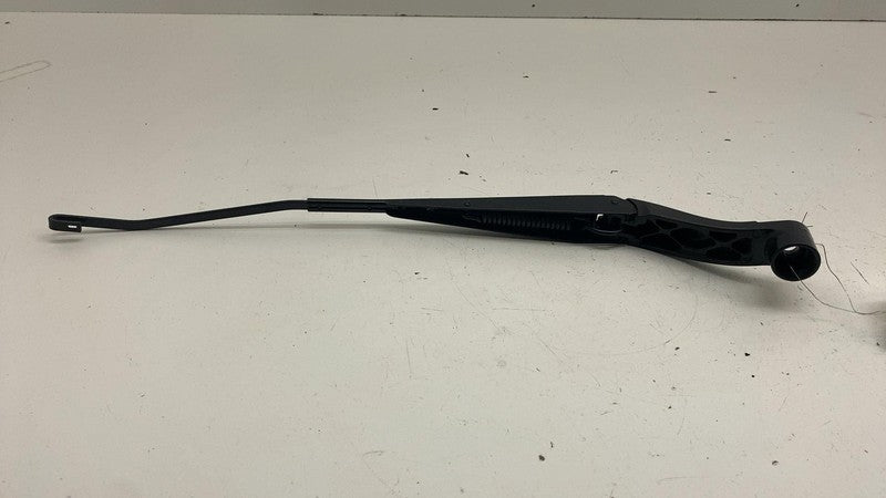 ⭕ 19-25 Chevrolet Silverado 1500 Front Passenger Side Windshield Wiper Arm Right