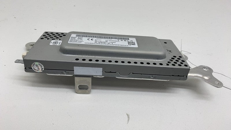 1079749 00 E 2017-2023 Tesla Model 3 Harman Becker HBZ502 Radio FM/HD Receiver Control Module