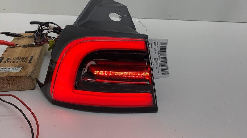1077397 2017-2023 Tesla Model 3 Rear Driver Side Exterior Taillight Outer Tail Lamp Left