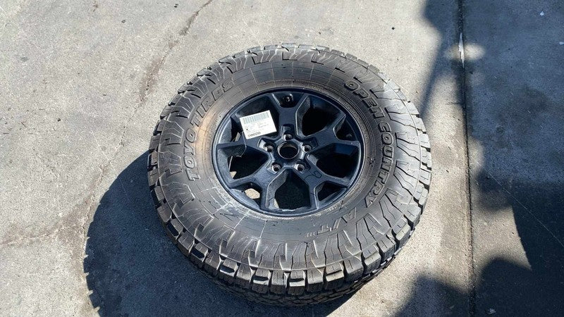 ⭕ 2019-2023 Jeep Wrangler 17x7.5 ET44.45 Wheel Rim w/ Toyo Tire 35x12.