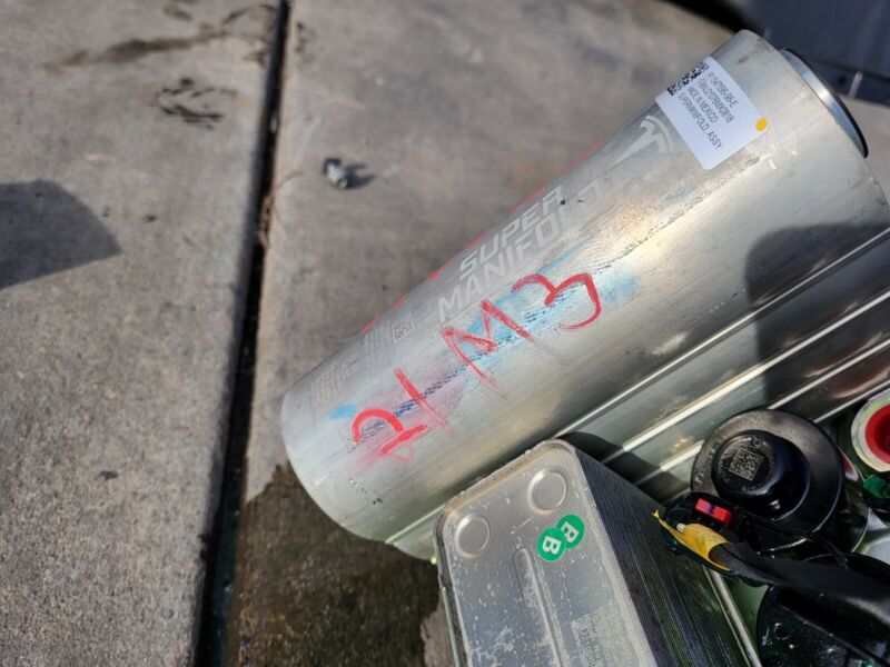 1549902 00 C 20-23 Model 3 Supermanifold Refrigerant Chiller & Coolant Reservoir 1547595-98-E