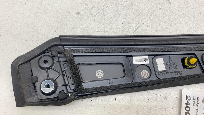 106910400D 16-20 Model X Right B-Pillar Applique Trim Molding w/ Camera & Seal 1069104-00-D