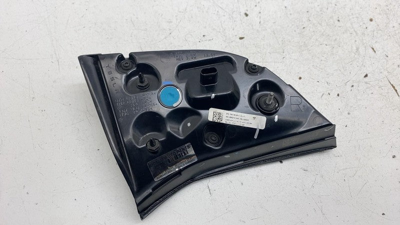 ⭕ 17-23 Tesla Model 3 Rear Right Inner Taillight LED Tail Lamp (3-Pin)