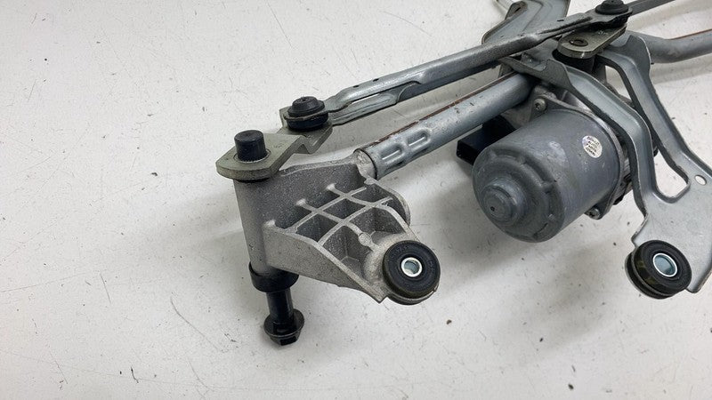 31696283 ⭕ 21-23 Polestar 2 Front Windshield Wiper Transmission Linkage w/ Motor 31696283