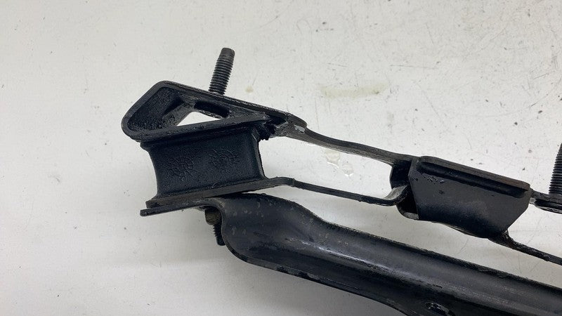 ⭕2012-2018 Jeep Wrangler Automatic Transmission Mount Insulator Bracket Assembly