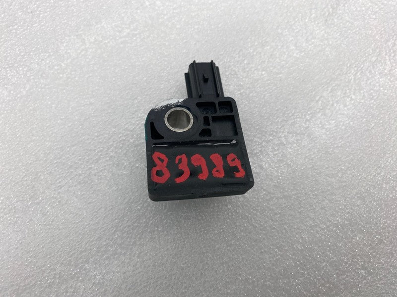 1009017 00 A ⭕ 12-15 Tesla Model S C-Pillar Acceleration Impact Sensor Assembly 1009017-00-A