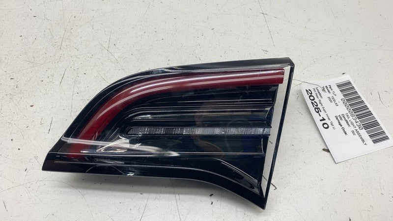 ⭕ 2017-2023 Model 3 Rear Right Inner Taillight LED Tail Lamp (3-Pin) R