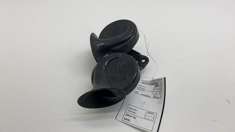 E10020046 2017-2023 Tesla Model 3 M3 High + Low Pitch Tone Horn 510 & 410 Hertz w/ Bracket