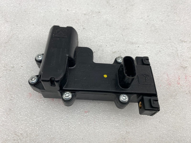 ⭕ 16-26 Model X Front Right Door Pop Actuator Control Module Unit 1045