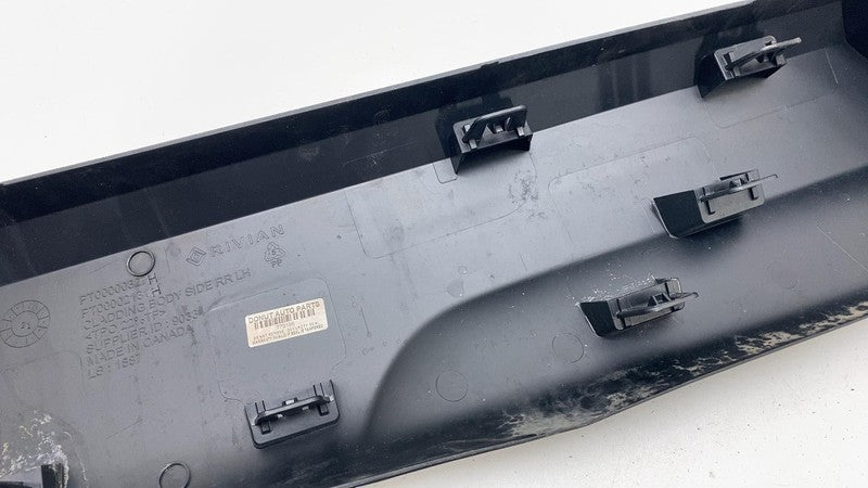 PT00002131 H ⭕ 2022-2024 Rivian R1T Rear Left Door Cladding Lower Body Trim Cover PT00000327H