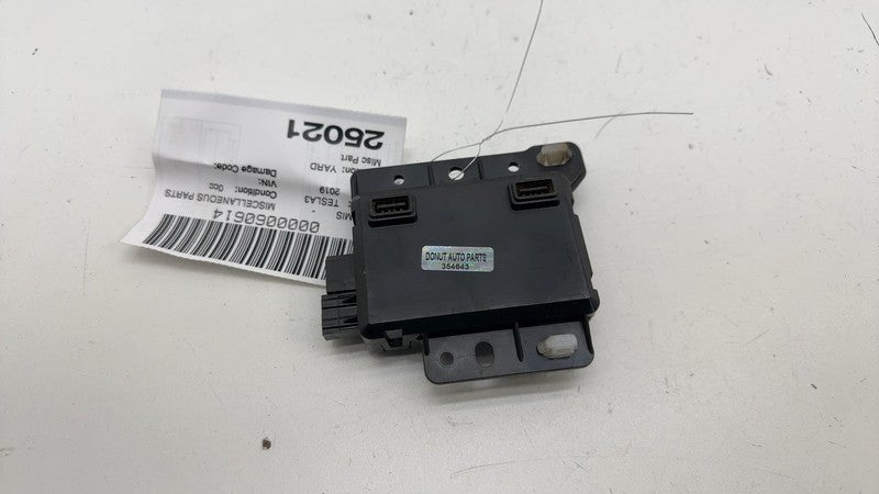 ⭕ 17-23 Tesla Model 3 Center Console Front USB Hub Charger Module 1093